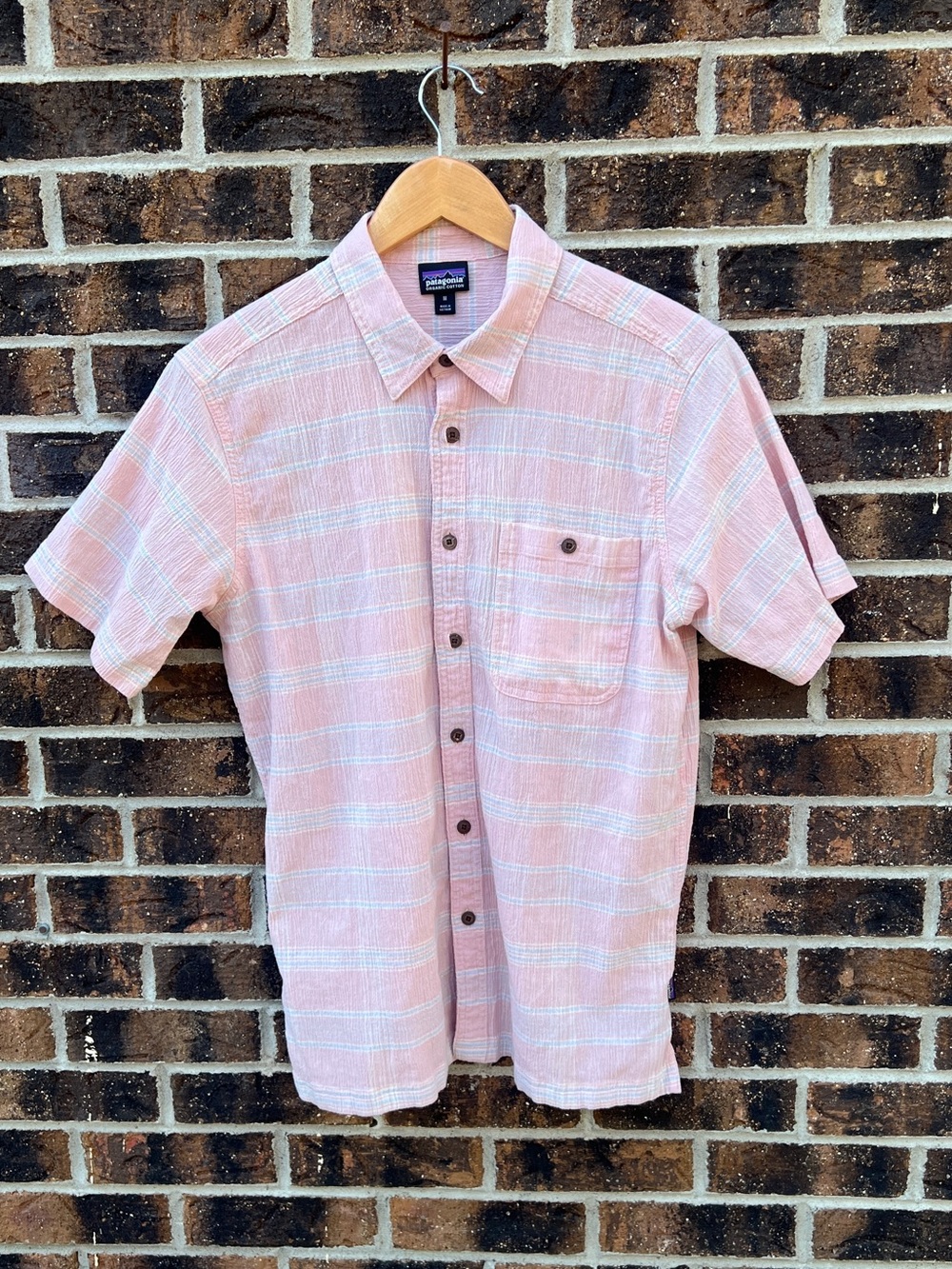 Patagonia Men's Pink Short-Sleeve Button-Up Shirt - M